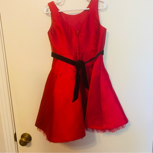 Zunie girls red dress with black tie belt with silver brooch. - Picture 5 of 8